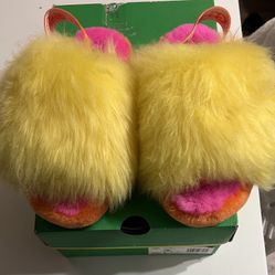 UGG SLIPPERS Big Bird