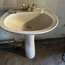 Pedestal Sink 