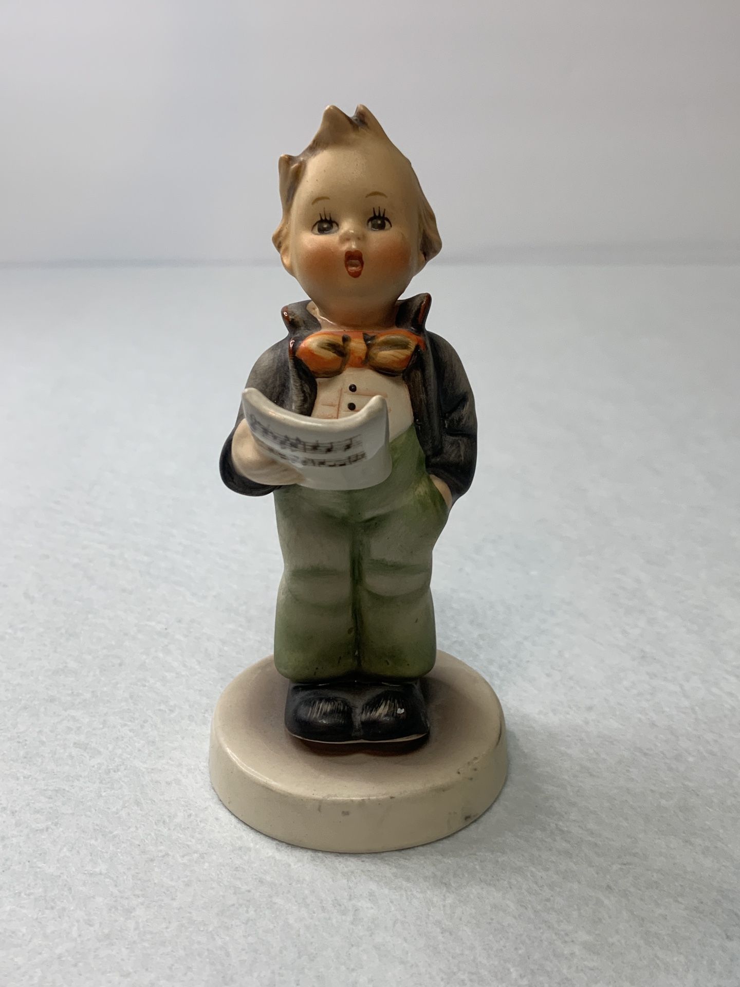 Soloist 135 TMK-3 Hummel Figurine Goebel Germany Vintage 4.5" tall