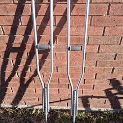 Crutches/Muletas