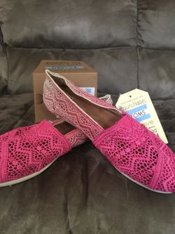 Toms size 7 NEW