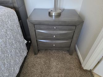 Queen bedroom set - 2 available