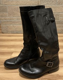 Yuu Black Leather Look Knee High Riding Boots Side Zip Buckle Accent