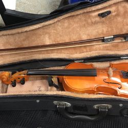 Child’s 1/4 Or 1/2 Violin With Bow, Chin Rest & Semi-hard Case