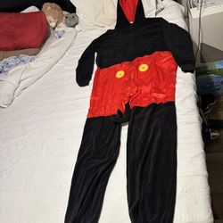ADULT MICKEY MOUSE COSTUME SIZE LARGE I AM 5.7 MEDIUM BUILT AND FITS ME GOOD 