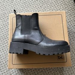 Dirty Laundry Boots Size 8.5W