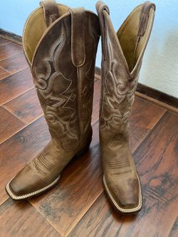Idyllwind brown women’s cowboy boots