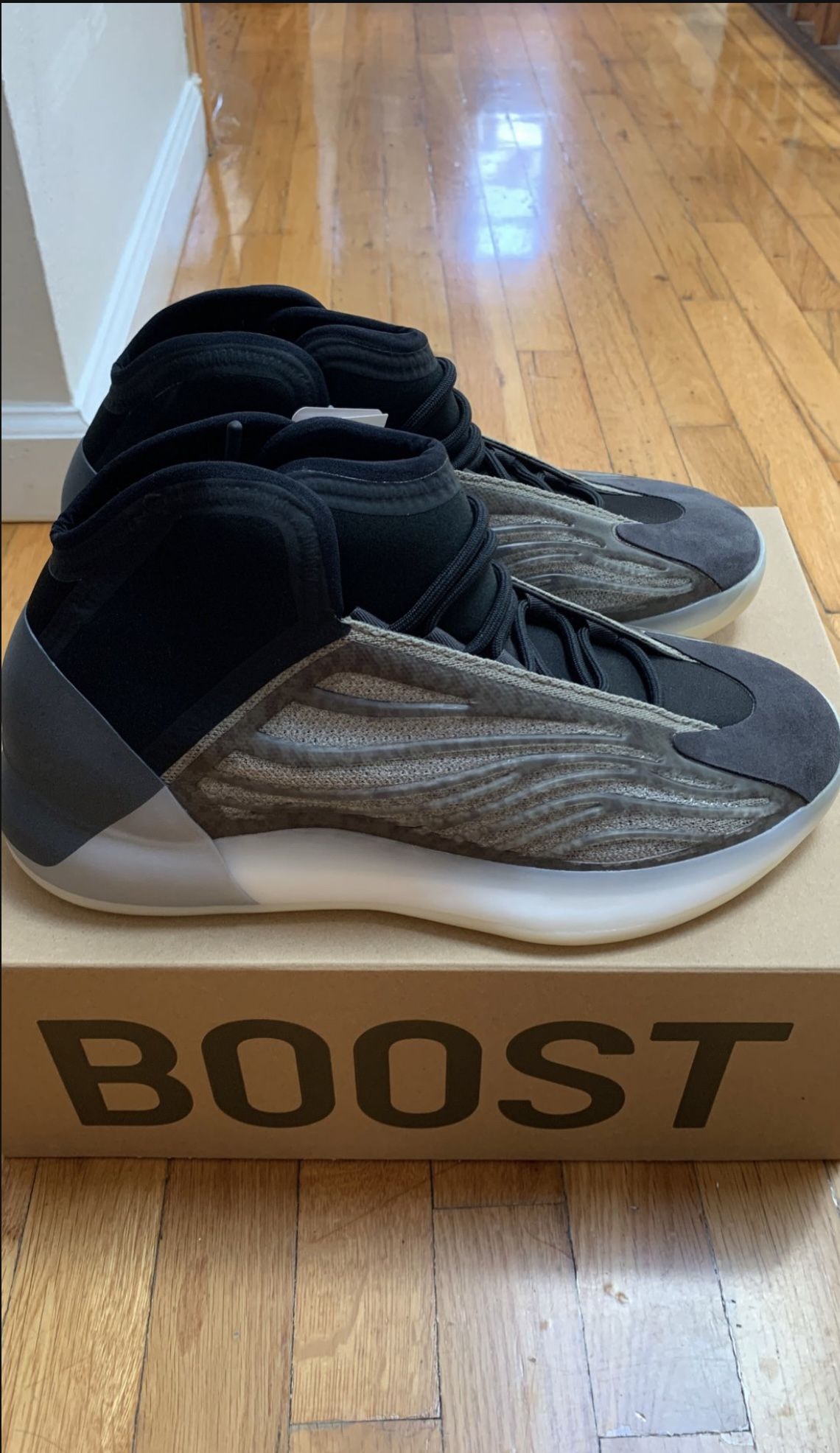 New Adidas Yeezy Boost Quantum Barium Size 11 + 12.5