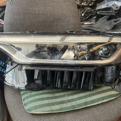 2022-24  INFINITI  Q60  LEFT HEADLIGHT 