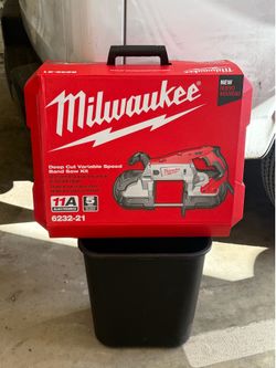 Milwaukee Deep Cut Band Saw. Variable speed kit with hard case 6232-21