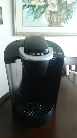 KEURIG COFFEE MACHINE