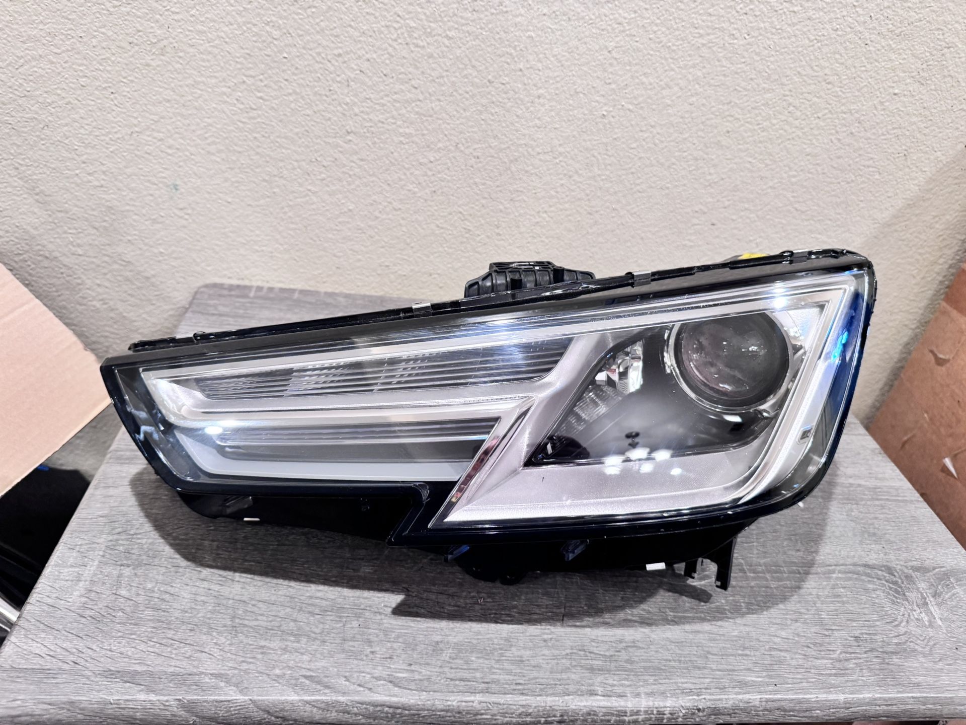 2017 To 2019 AUDI A4 LH HEADLIGHT HID