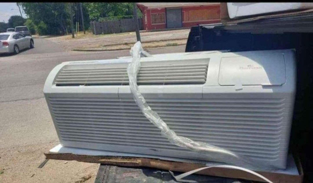 Garrison Ptac12K Btu Heat Cool PtacAuto Restart And Auto DefrostingFresh Air Ventilation Cool and heat new