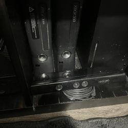 Working Xbox 360 (Only selling 1) with kinect