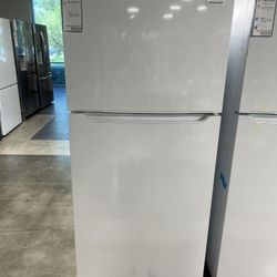 New Frigidaire 20cu.ft Top Freezer Refrigerator - We Finance🔥