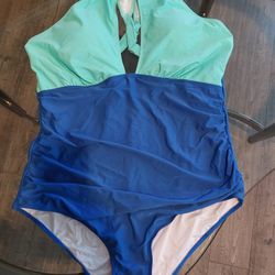 NEW BEAUTIFUL BATHING SUIT SIZE 20W. CASH PICKUP ONLY 
