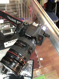 Canon T5i dslr camera with Canon macro lens