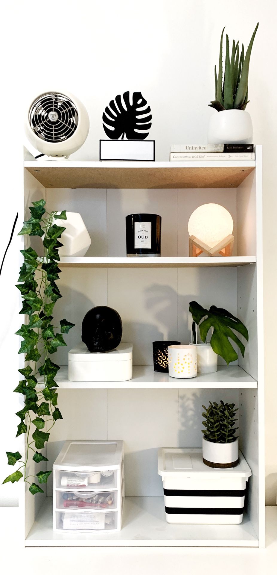 WHITE BOOKCASE SHELVES