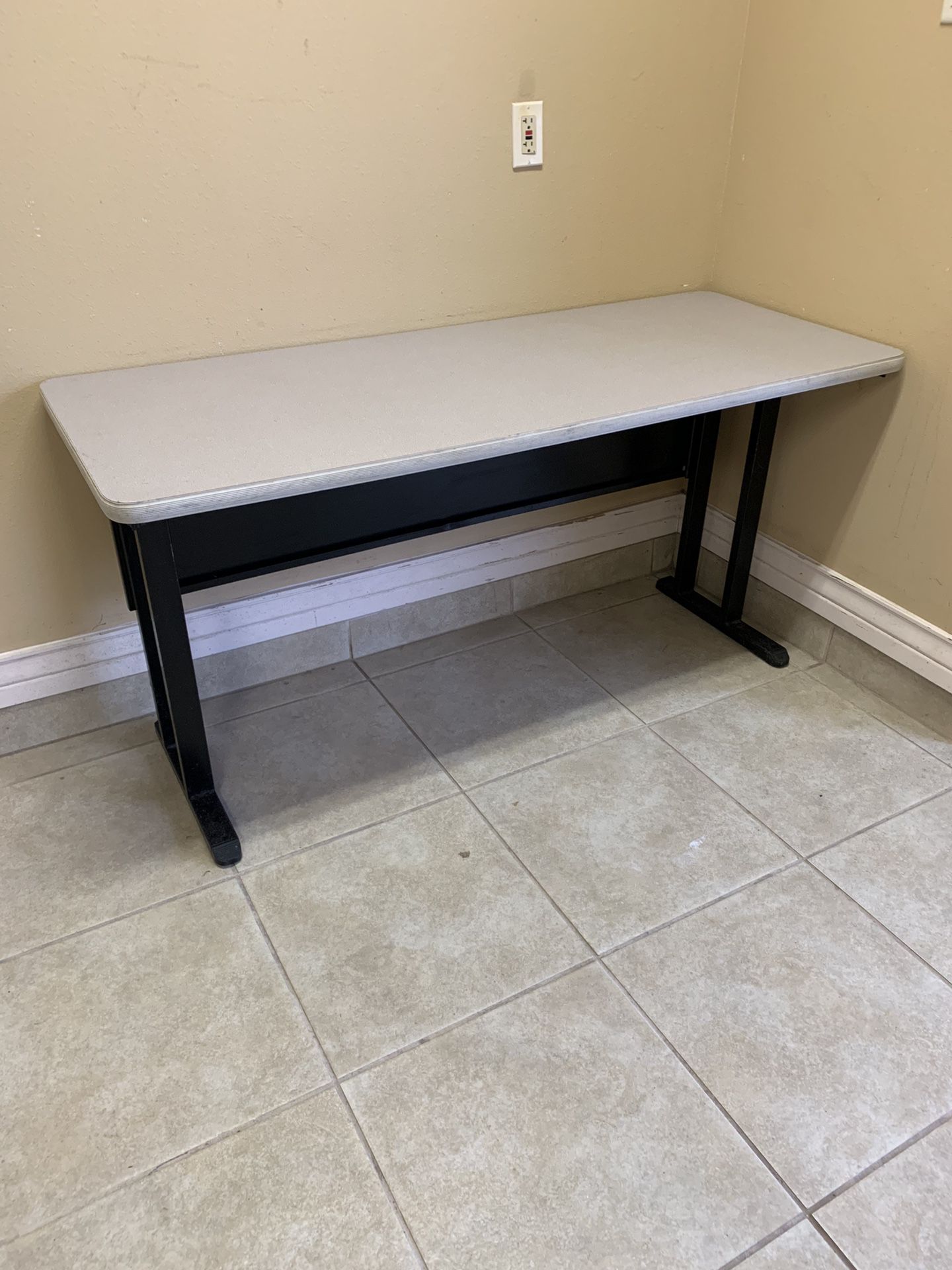 Desk/Table For Office Or Residential Heavy Duty