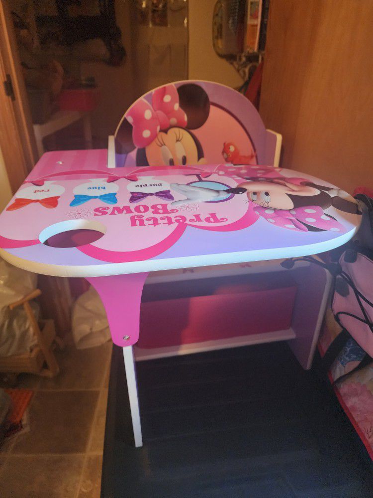 Minnie  Mouse School Desk