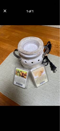 Wax warmer with melts