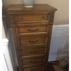 USED LIKE NEW👍👍 BEAUTIFUL  CABINET. SEE ALL PHOTOS.  " BEAUTIFUL JEWELRY CABINET" GREAT 👍 PRICE. CASH & PICKUP ONLY