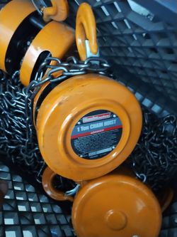 Chain hoist. 1Ton. (Haul master). Only use one time. New condition. 2 available $60 each.