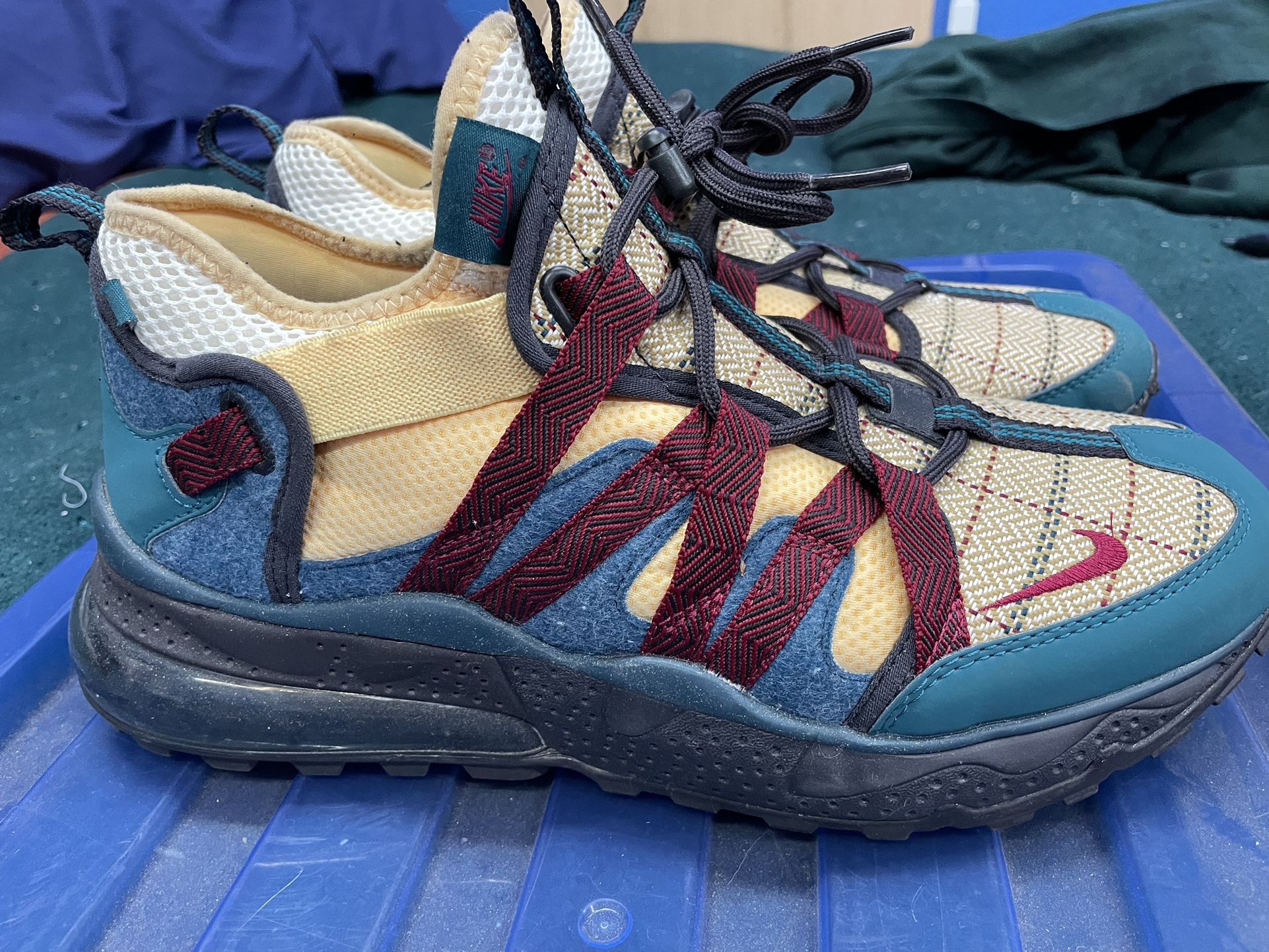 Nike Bowfin Celestial Gold Men's Sz