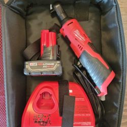 Milwaukee M12 3/8 Ratchet W/4.0 Battery & Charger 