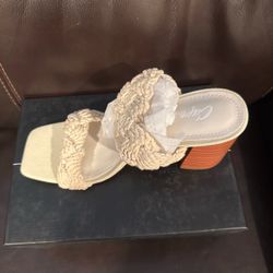 A new sandal cape robbin