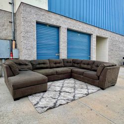 Comfy Large Dark Grey 3-piece sectional Couch *Free Delivery Available*