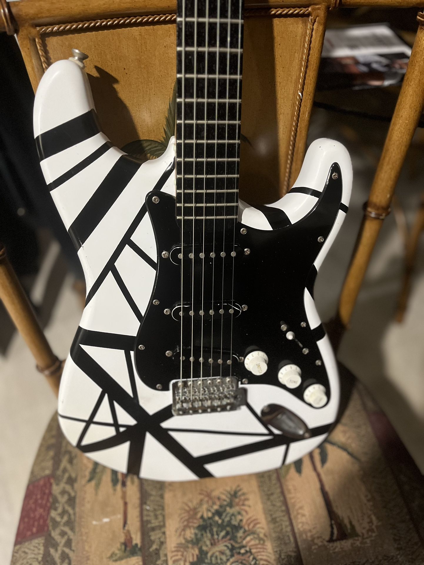 EDDIE VAN HALEN  DESIGNED FENDER SQUIER AFFINITY ELECTRIC GUITAR 