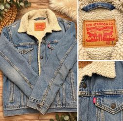 Levi’s jacket size small