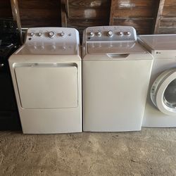 Set washer and dryer. GE washer 4.0cuftGE  dryer 6.2cu ft