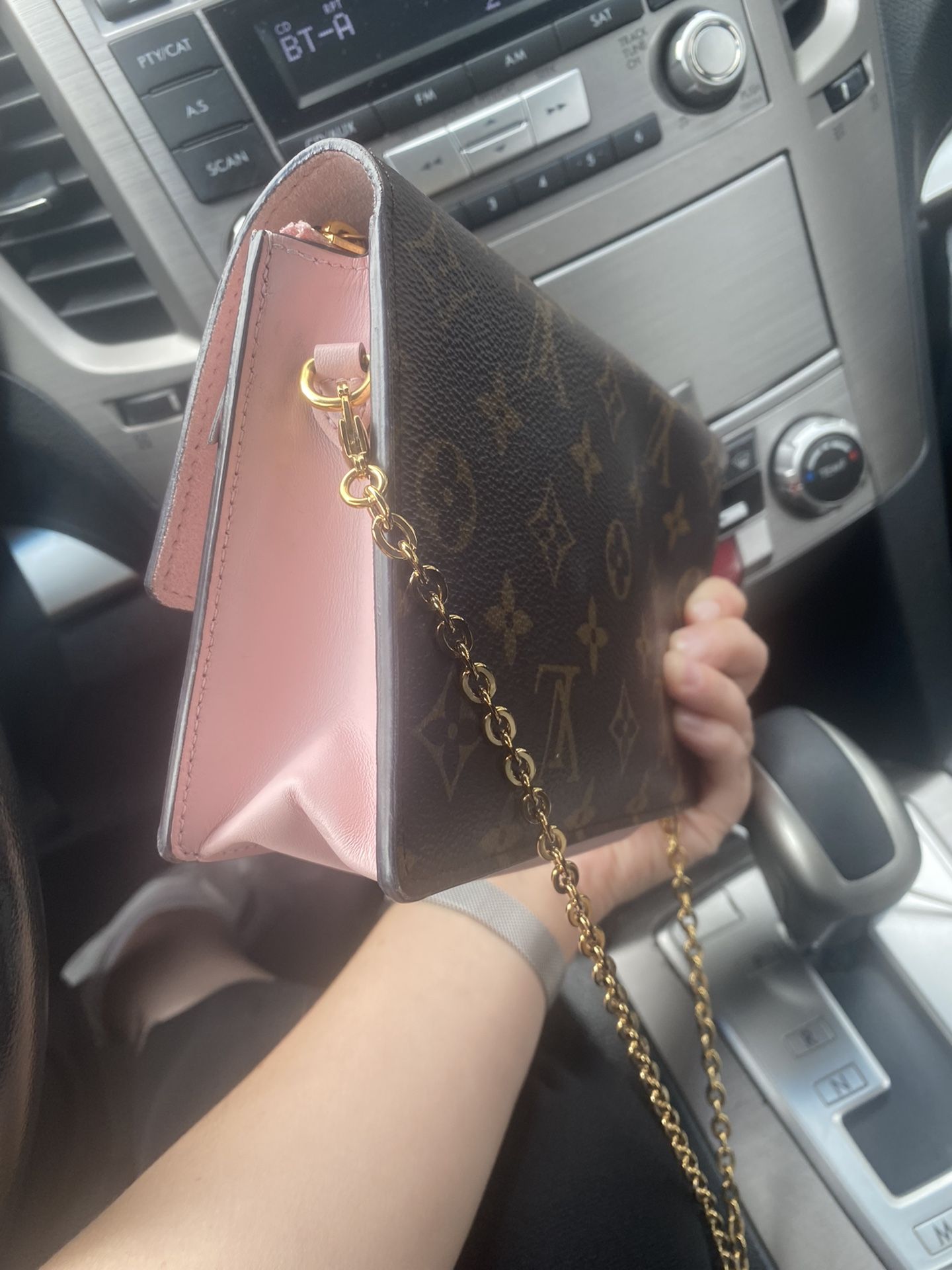 Louis Vuitton Flore Chain wallet purse for Sale in Fair Oaks Ranch, TX -  OfferUp