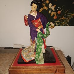 Japanese Antique Collectibles (Geisha Doll & Kerosene Lanterns)