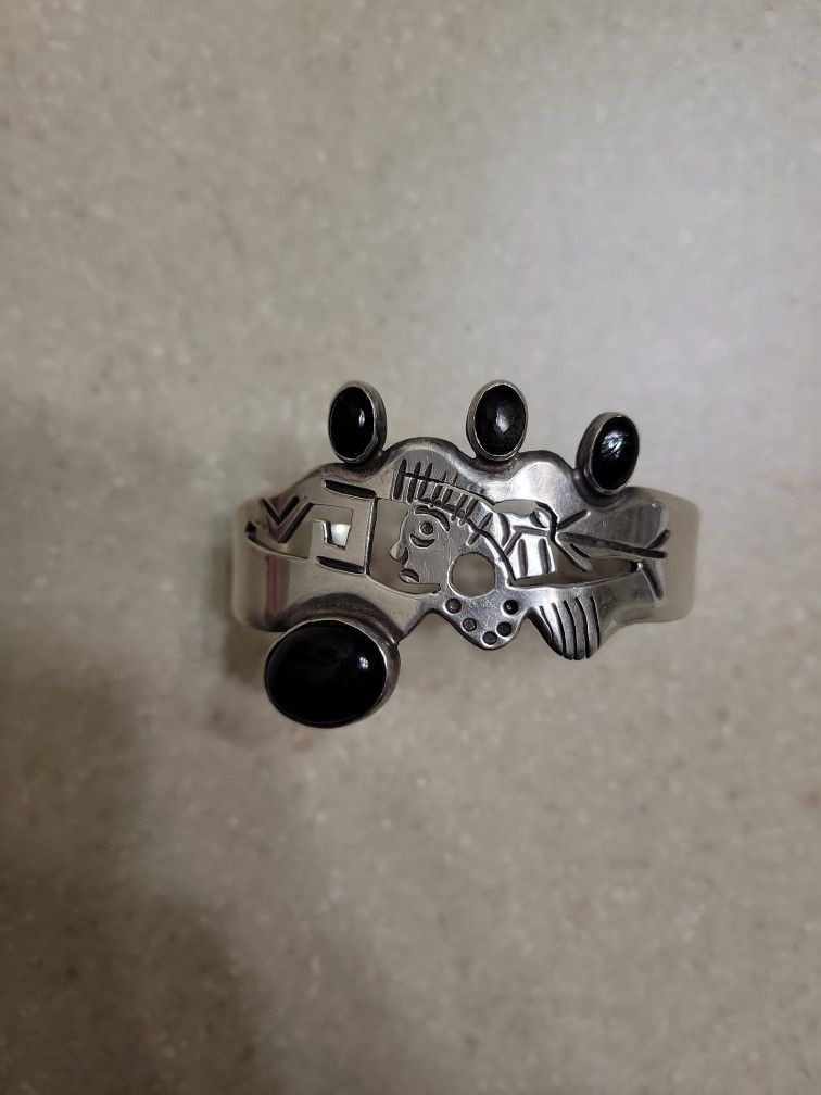 Vintage Sterling Silver Bracelet. Weight Is 38.9 Grams