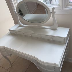 Pottery Barn Vanity - Pre-Teen. Original 
