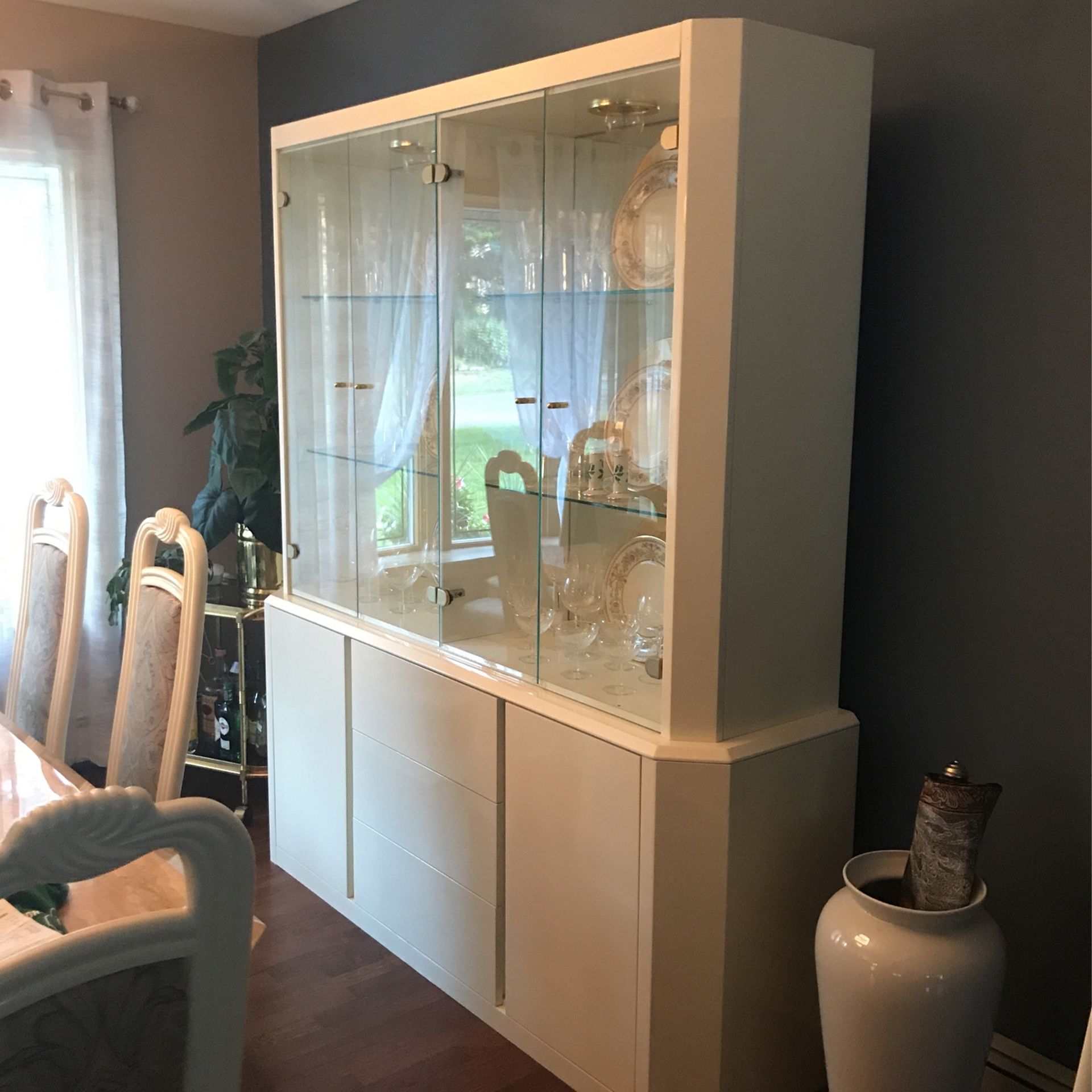 China cabinet off white Lacquer and glass