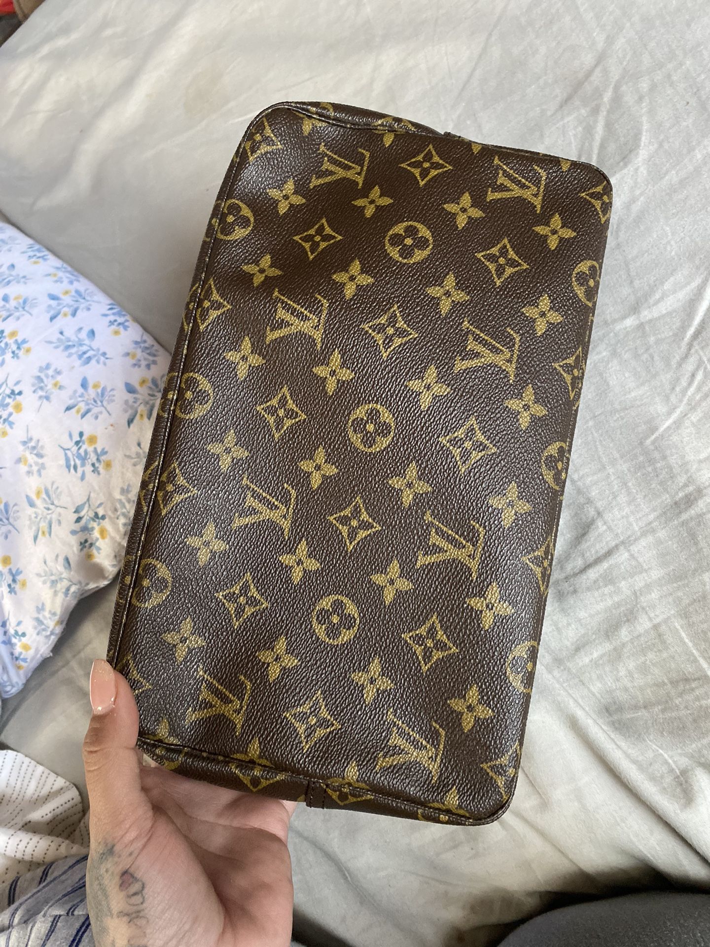 Louis Vuitton Travel Case for Sale in Clifton, NJ - OfferUp