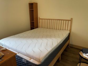 Like New American Bedding Queen Size Mattress&Memory Foam Toppert