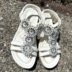 women's sandal with bead size 6 in excellent condition 