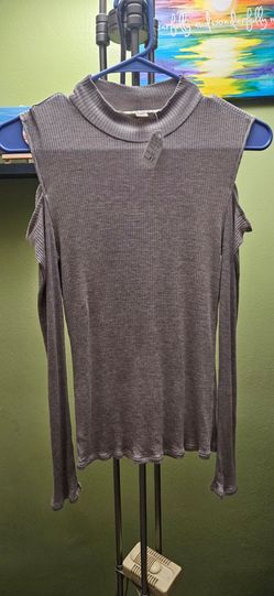 La Vie 89 Cold Shoulder Ribbed Mock Neck Top Medium