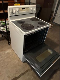 Whirlpool Electric Range – Works Great – Clean