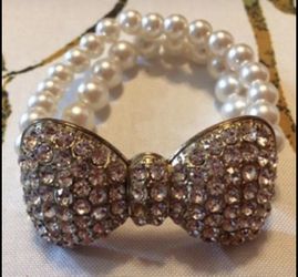 Rhinestone Bow with Pearls Bracelet