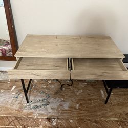 Desk 50-70 Bucks Cash Or Cashapp Only 