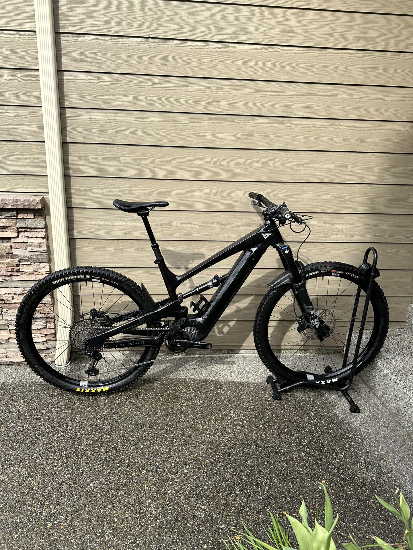 2023 YT Decoy 29 Core 3 Electric Mountain Bike