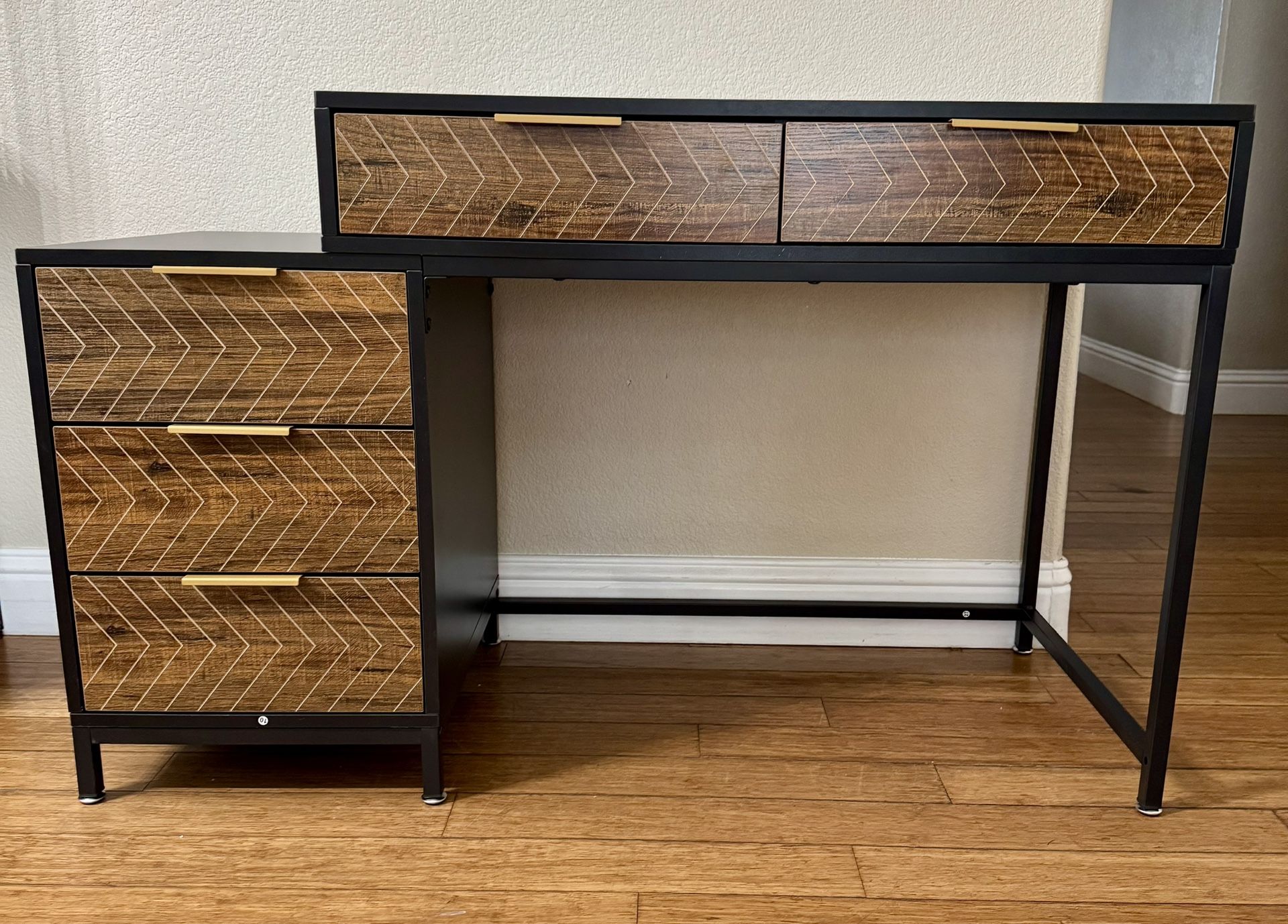 Computer Desk with 5 Drawers, 47" Writing Table with Reversible File Cabinet New!