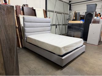 Queen bed $260