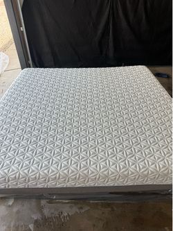 Tempur cloud supreme tempurpedic mattress KING SIZE